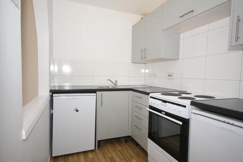 2 bedroom flat to rent, Oriental Road, Woking GU22