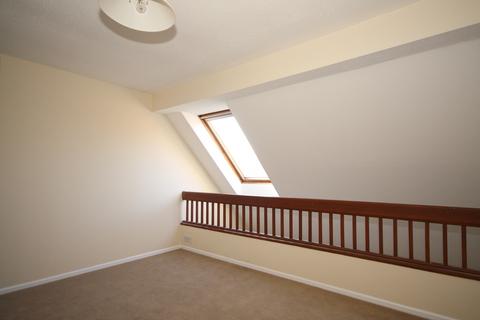 2 bedroom flat to rent, Oriental Road, Woking GU22