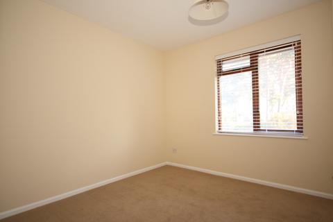 2 bedroom flat to rent, Oriental Road, Woking GU22