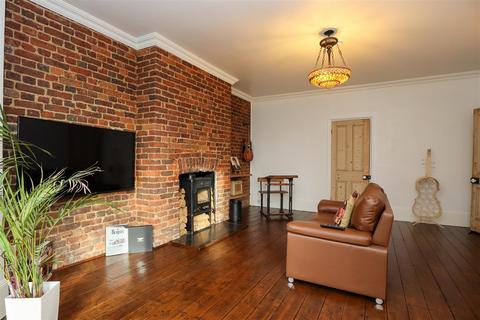 2 bedroom flat for sale, Pevensey Road, St. Leonards-On-Sea