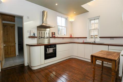 2 bedroom flat for sale, Pevensey Road, St. Leonards-On-Sea