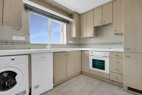 2 bedroom flat for sale, 2 bedroom First Floor Flat in Bracklesham Bay