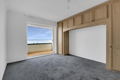 2 bedroom flat for sale, 2 bedroom First Floor Flat in Bracklesham Bay