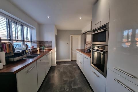 3 bedroom terraced house for sale, Simms Lane, Hollywood