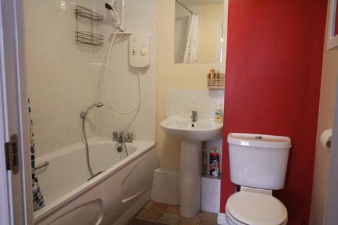 2 bedroom apartment for sale, Capstan Drive, Rainham RM13