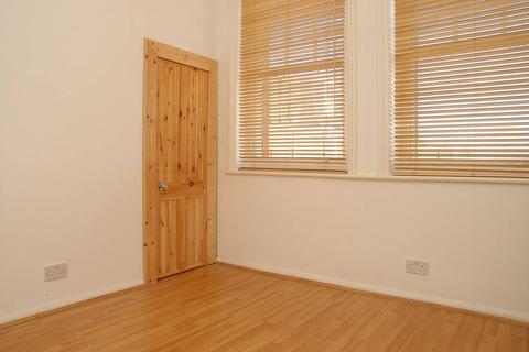 Studio for sale, Tottenham Lane, Crouch End, London, N8