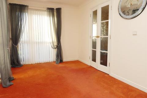 1 bedroom apartment for sale, Roby Court, Huyton, Liverpool