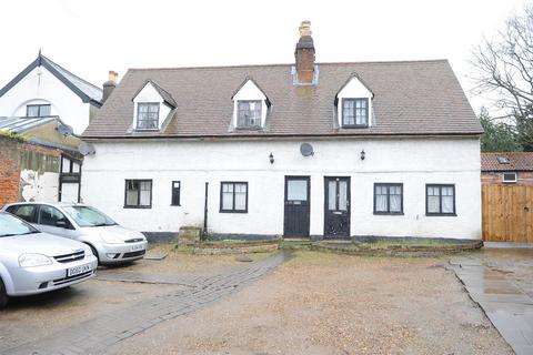 3 bedroom terraced house to rent, High Street, Iver SL0