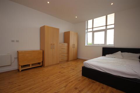 Studio to rent, Bromyard House, Bromyard Avenue, Acton W3 7BY