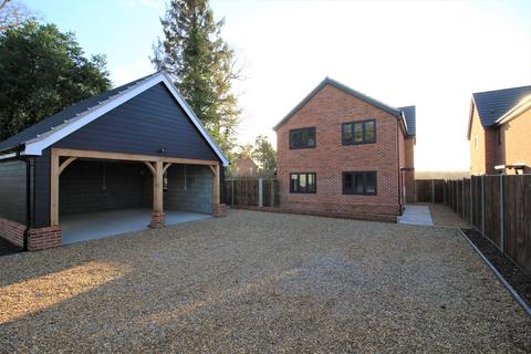 4 bedroom detached house to rent, Low Road, Hellesdon NR6