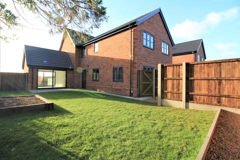 4 bedroom detached house to rent, Low Road, Hellesdon NR6