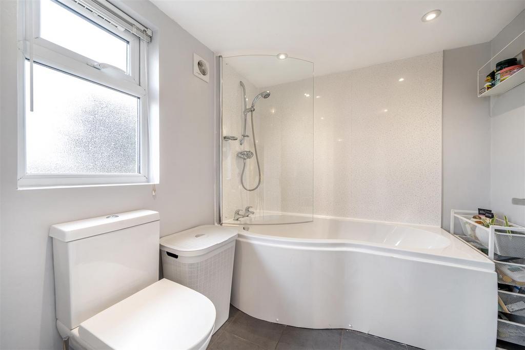 Pomphlett Ensuite.JPG