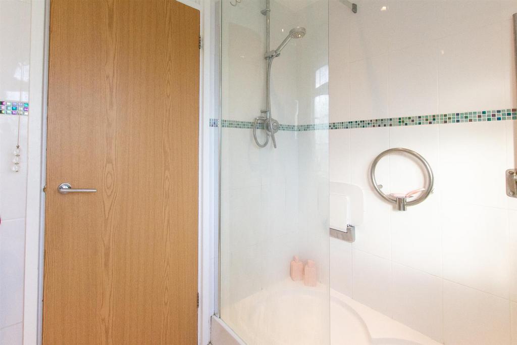 1 Marbles Rd - shower .jpg