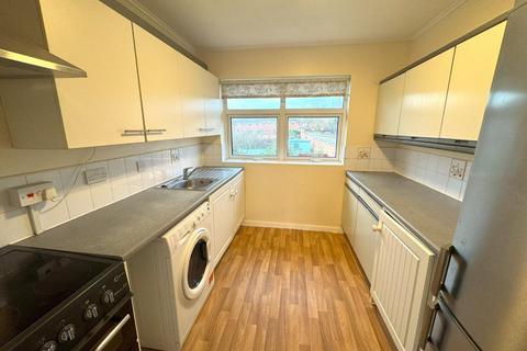 2 bedroom flat to rent, Trevelyan Crescent, Warwickshire CV37