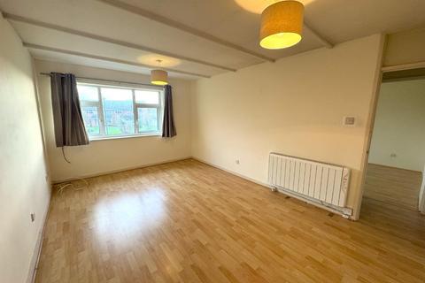 2 bedroom flat to rent, Trevelyan Crescent, Warwickshire CV37