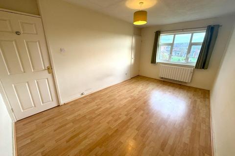 2 bedroom flat to rent, Trevelyan Crescent, Warwickshire CV37