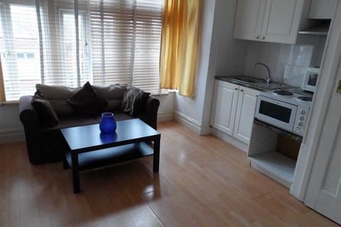 1 bedroom apartment to rent, Craven Avenue, Ealing