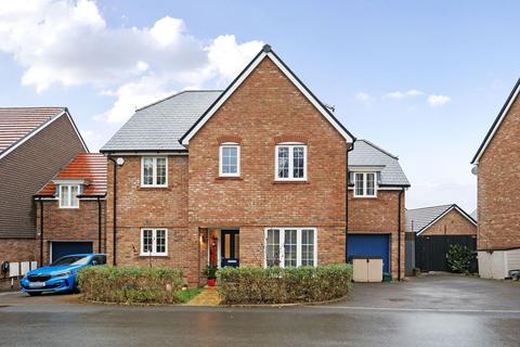 5 bedroom detached house for sale, Saunders Way, Basingstoke, RG23 7FA