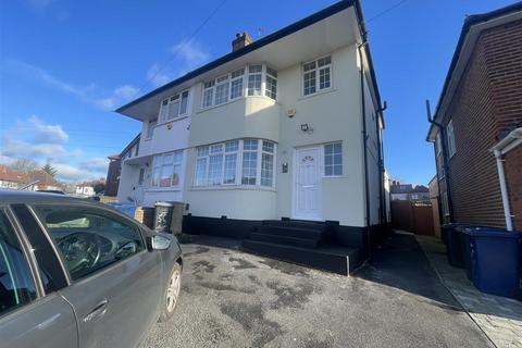 Moderised 4 Bedroom House in Riverdene, Edgware