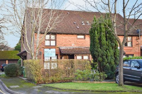 1 bedroom end of terrace house for sale, Fisher Close, Walton-on-Thames, KT12