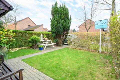 1 bedroom end of terrace house for sale, Fisher Close, Walton-on-Thames, KT12