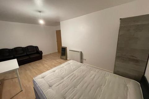 3 bedroom flat share to rent, Branston Street, Birmingham B18