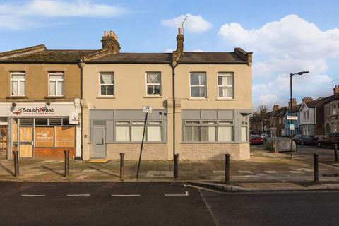 1 bedroom flat for sale, Hichisson Road, London, SE15