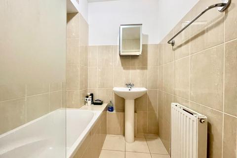 2 bedroom apartment to rent, Langham Gardens, West Ealing W13