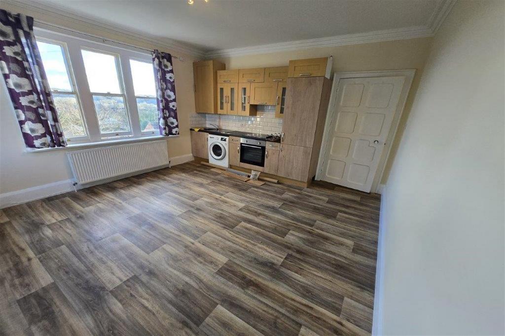 Kitchen/Lounge Area