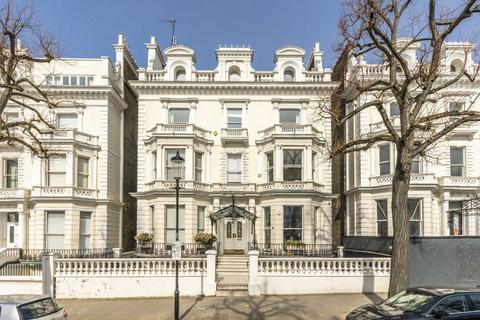 4 bedroom flat to rent, Holland Park, London W11