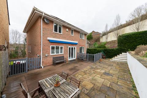 5 bedroom detached house to rent, Glenrhondda, Reading, Berkshire