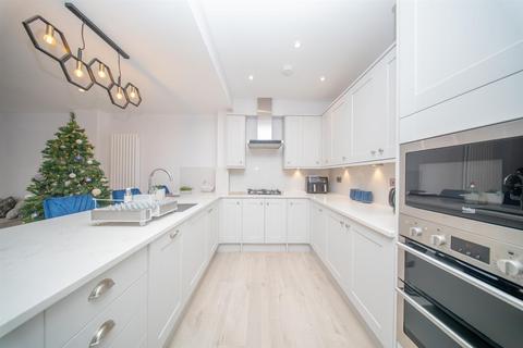 41 Albany Road, Old Windsor, Windsor, SL4 2QD