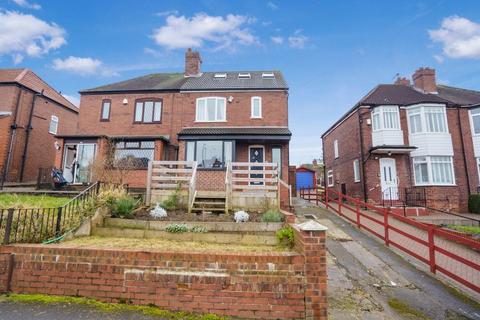 3 bedroom semi-detached house to rent, Leeds LS7