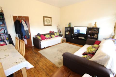 2 bedroom flat to rent, Cockfosters Road, Barnet EN4