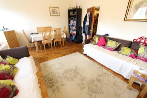 2 bedroom flat to rent, Cockfosters Road, Barnet EN4