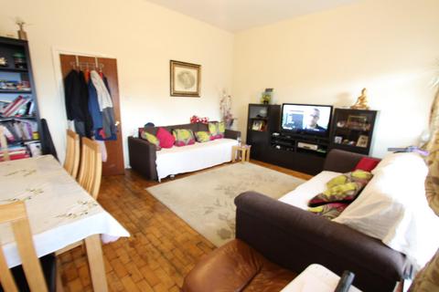 2 bedroom flat to rent, Cockfosters Road, Barnet EN4