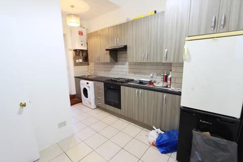 2 bedroom flat to rent, Cockfosters Road, Barnet EN4