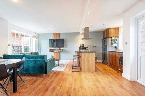 2 bedroom house for sale, Gloucester Square, London E2