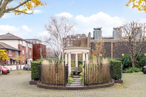 10 Gloucester Square, London, E2 8RS
