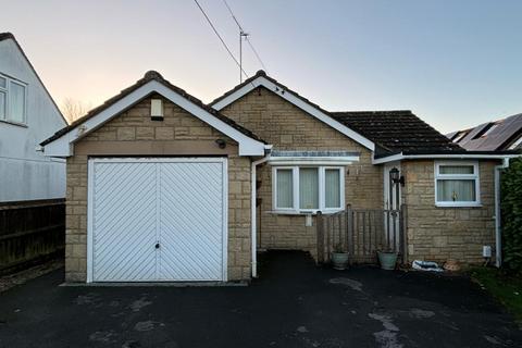 3 bedroom detached bungalow to rent, Burford Road,  Carterton,  OX18