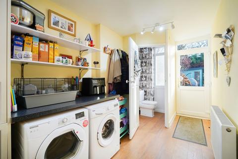 25 Longford Drive, Sheffield, S17 4LN