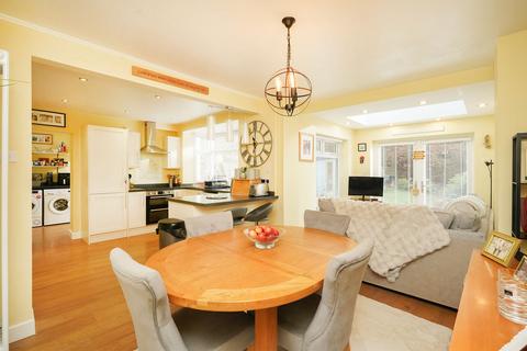 25 Longford Drive, Sheffield, S17 4LN