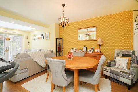 25 Longford Drive, Sheffield, S17 4LN