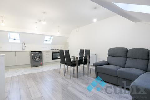 3 bedroom flat to rent, New Kent Road, London SE1