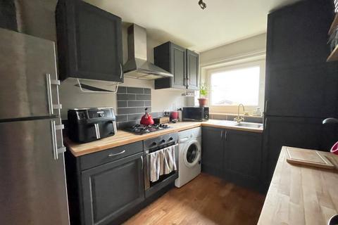 2 bedroom flat to rent, Welton Grove, Leeds, West Yorkshire, LS6