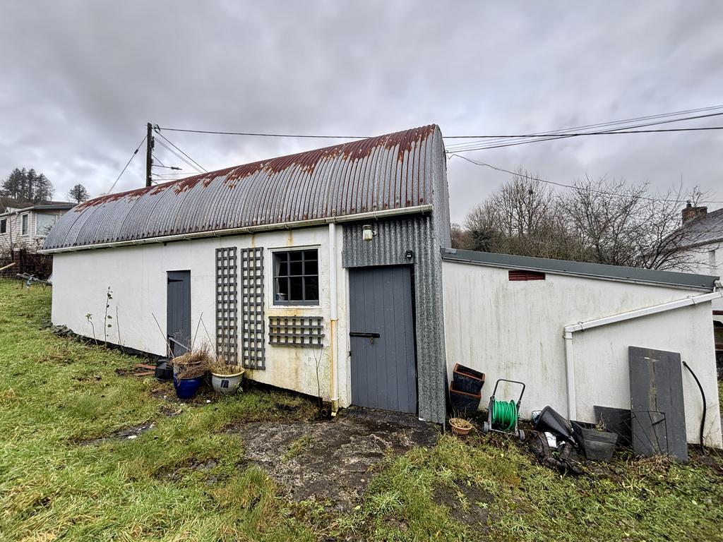 Dutch/hay barn