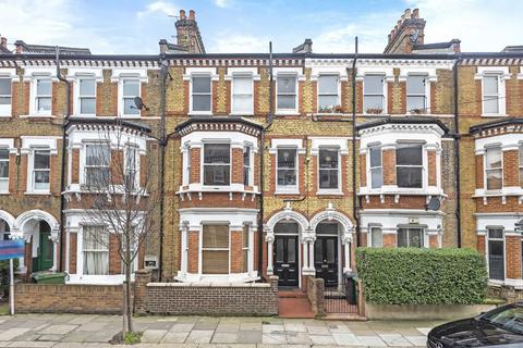 3 bedroom flat to rent, Tremadoc Road, London SW4