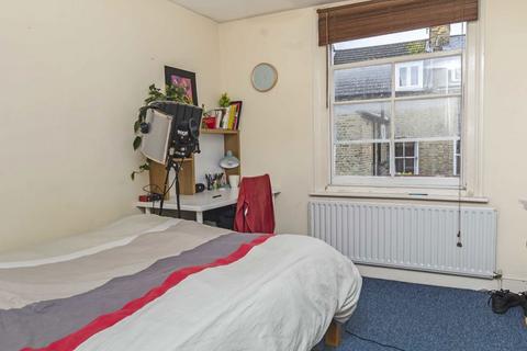 3 bedroom flat to rent, Tremadoc Road, London SW4