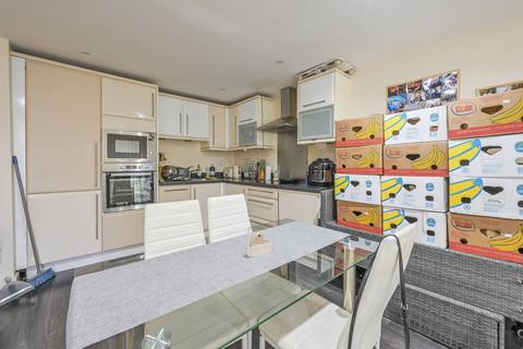 2 bedroom flat to rent, Fathom Court, Gallions Reach, London, E16