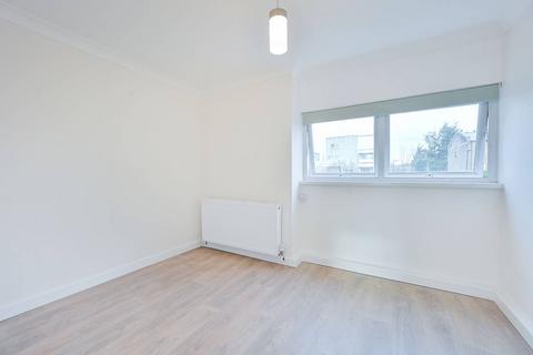 3 bedroom flat to rent, Bloomsbury Close, Ealing, London, W5